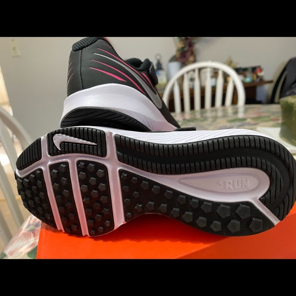 Kids Nike shoes - Picture 4 of 5